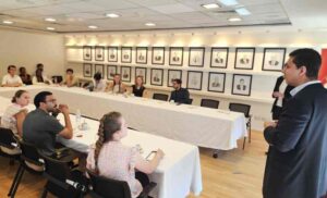 Fotos-delegacion-estudiantes-USA120326-10-copia-1-compressed