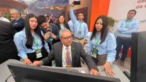 Bernardo_Fontaine_en_el_stand_de_Codelco_en (1)-compressed