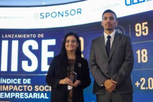 claudia_sandoval_gerente_de_gestiu00f3n_social (1)-compressed
